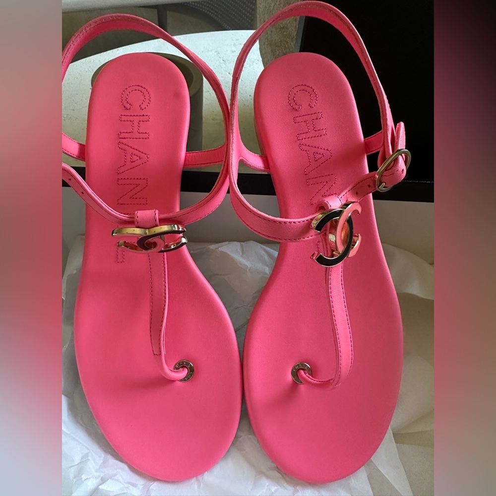 CHANEL Lambskin Sandal - Picture 3 of 8